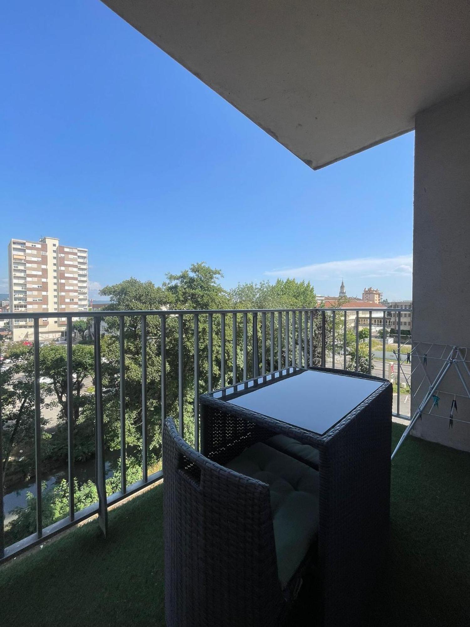 Appartement Spacieux Avec Balcon ブール・ガン・ブレス エクステリア 写真