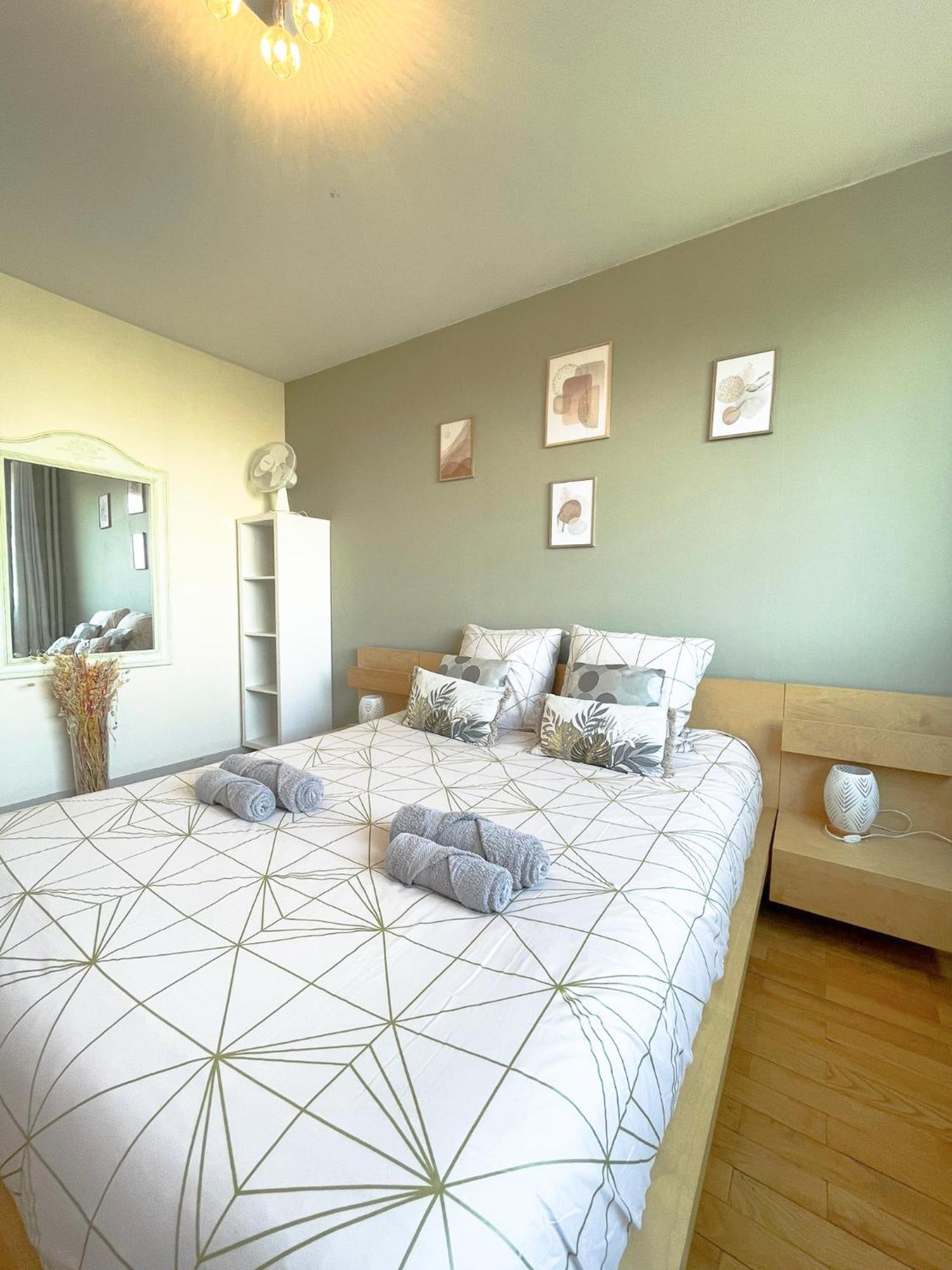 Appartement Spacieux Avec Balcon ブール・ガン・ブレス エクステリア 写真